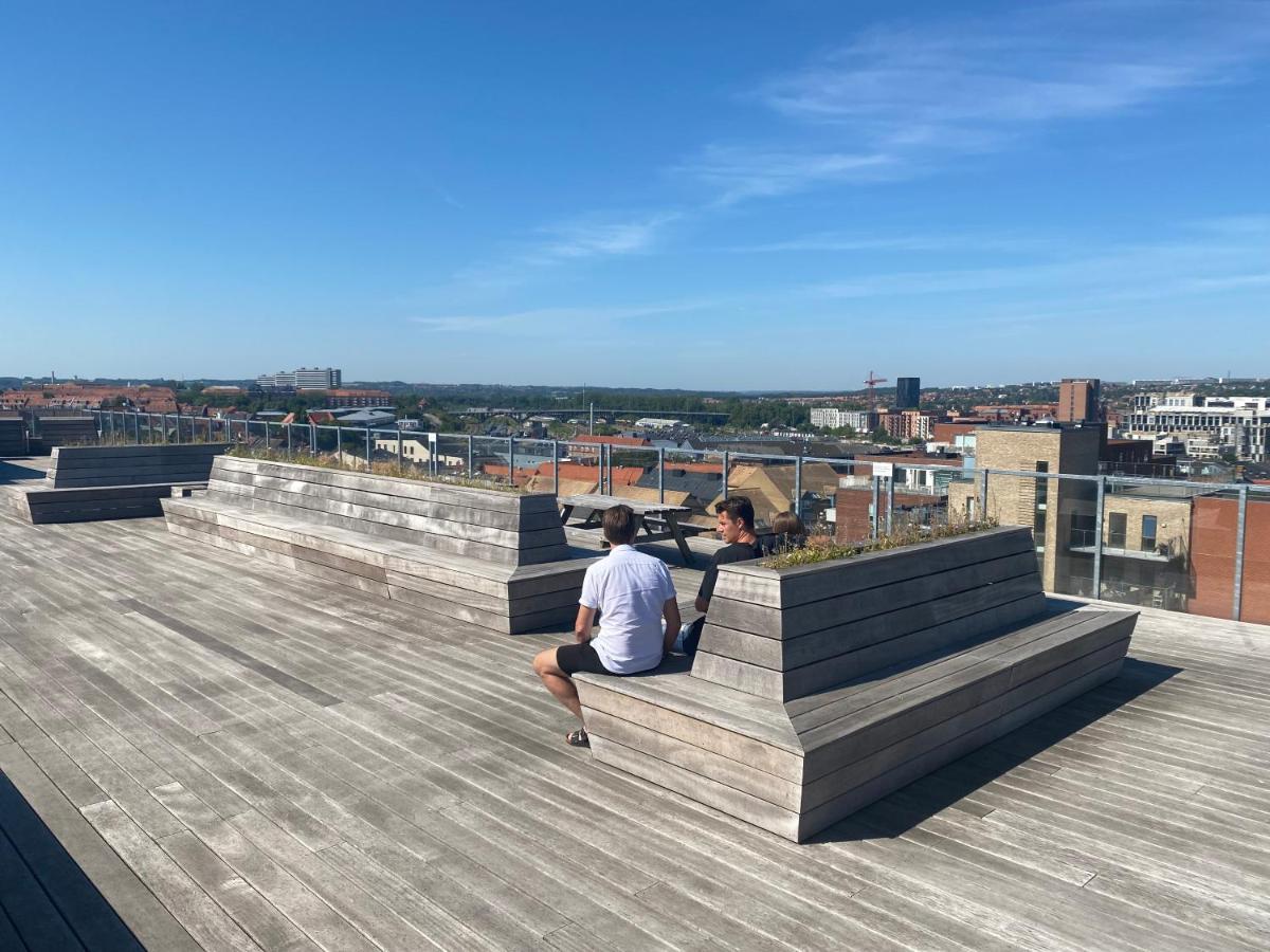 Modern Central Apt With Rooftop, Privat Balcony, & Free Parking,Next To Aarhus Attractions المظهر الخارجي الصورة