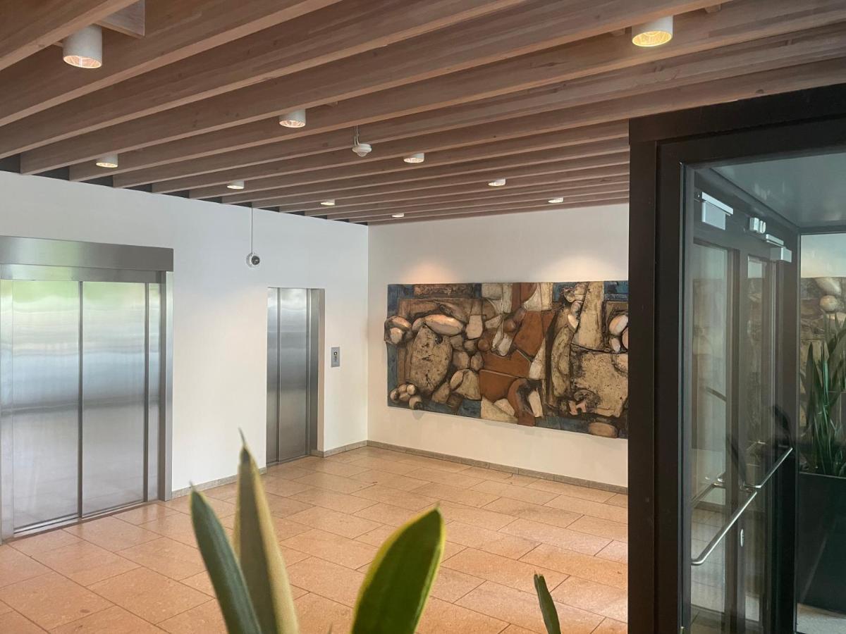 Modern Central Apt With Rooftop, Privat Balcony, & Free Parking,Next To Aarhus Attractions المظهر الخارجي الصورة